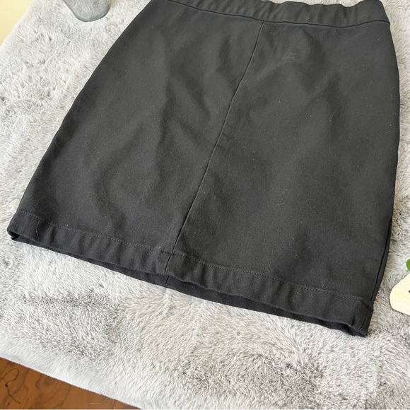 Aritzia Wilfred Free Classic Bodycon Black Mini Skirt - Size 2 - Picture 7 of 12